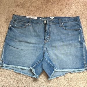 Seven 5” Weekend Short Sz 16 NWT